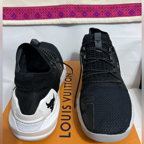 H O V R - Picture 1 of 12